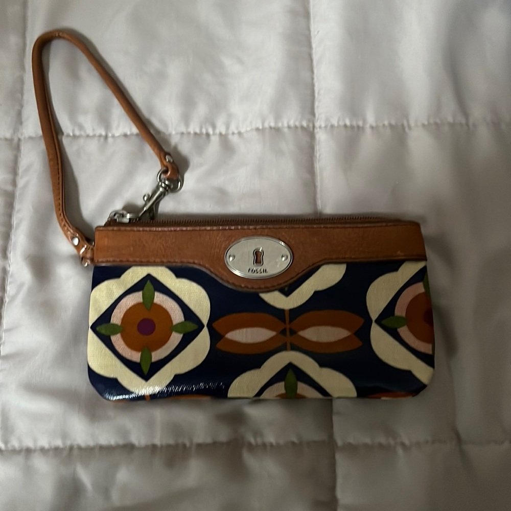 Fossil Key-Per Wristlet
